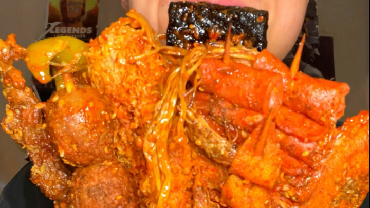 Barbecue! Boneless chicken feet! Grilled oysters! Tastin’ Burger! Stinky tofu! So awesome!