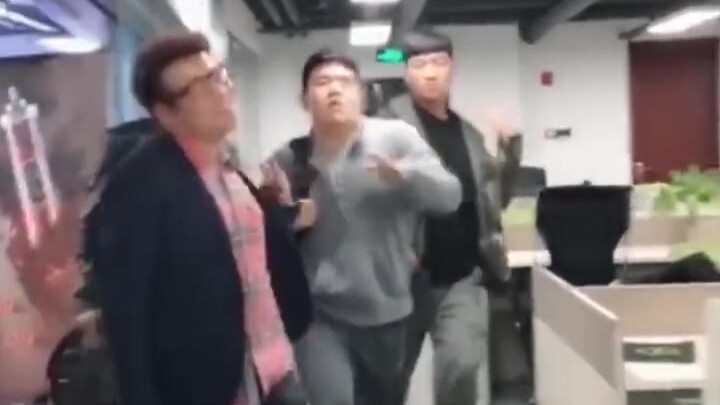 ประสบการณ์มีเพื่อนร่วมงานขี้เล่นเป็นยังไง? ที่ทำงานก็สนุกได้ขนาดนี้เลยเหรอ?