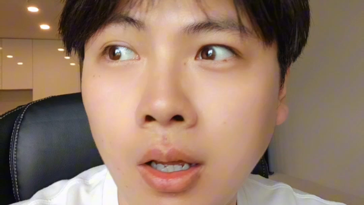 What does it feel like to hear a foreign professor praising Chinese companies during class?