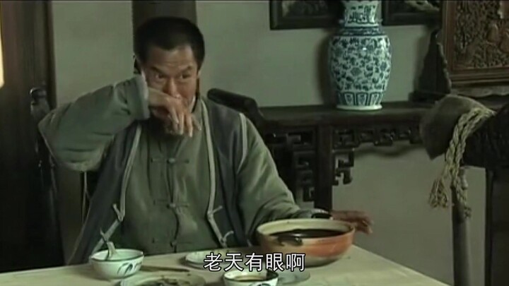 Wensan went to Quanjude for the first time and ate so much he almost burst his stomach; he even lick