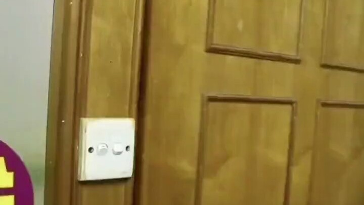 "Tìm được tiền không? Chúng ta cùng tìm nhé!"