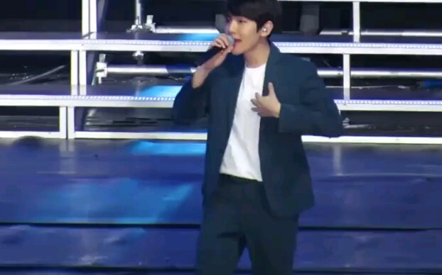 【EXO】คอนเสิร์ตเซี่ยงไฮ้ที่ผู้จัดหนีหาย แต่เหล่าพี่ชายก็ยังคงขึ้นเวที / “Roar” “Lucky” เบคฮยอนเด่นสุด