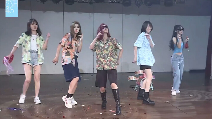 Chiếc áo sơ mi hoa này! Cuộc sống thường ngày của thần tượng thiếu nữ à! "Hai người vừa vặn" 2021070