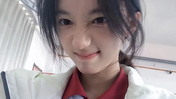 If I were in high school, I’d definitely be that shy guy who doesn’t dare confess his feelings!!