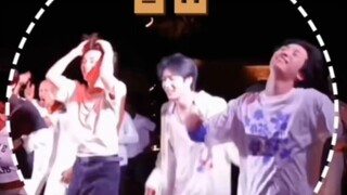 Liu Yaowen | In the group portrait: He's just casually twisting! That's the taste of freedom!