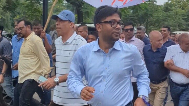 যুবদল নেতা নয়ন যেভাবে নেতাকর্মীদের শান্ত করার চেষ্টা করল