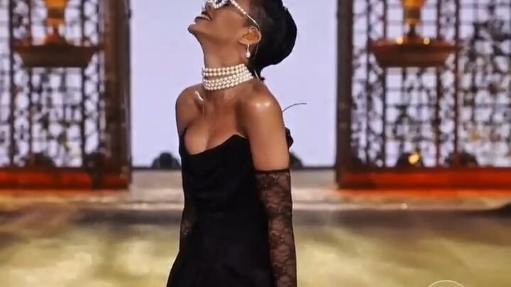 Rihanna’s performance of “Diamonds”