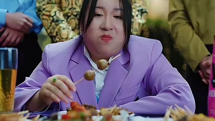 ในงานปาร์ตี้ สาวอวบถูกทุกคนล้อเลียน แต่พอเปิดเผยตัวตนของตัวเอง ทุกคนถึงกับอึ้งไปเลย!