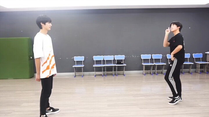 【ซูซินฮ่าว】วิธีการเต้นล็อกกิ้งด้วยเพลงกุยจู้