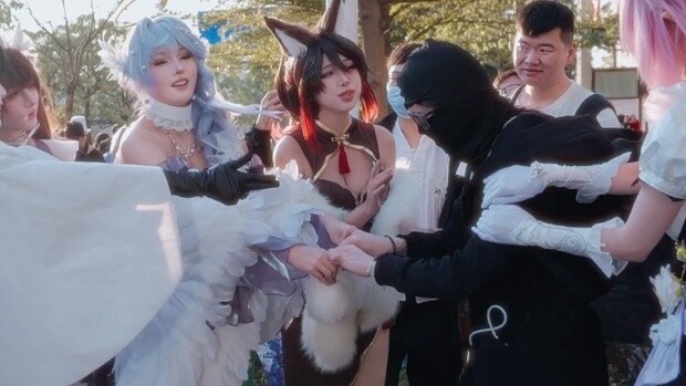 When you get robbed, what can your cosplayer friends do for you...