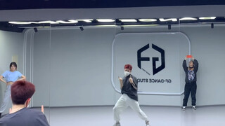 【Girls On Top】浅发一段Step Back练习片段吧