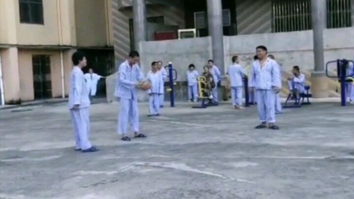 Sudah lulus, kembali ke almamater menjenguk para alumni, benar-benar membawa kenangan yang mendalam.