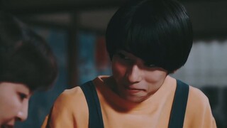 Người chiến binh che đậy nước mắt và nỗi buồn bằng chiếc mặt nạ - Dawn Gochard