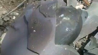 当一个人无聊时，他甚至会去剥石头。