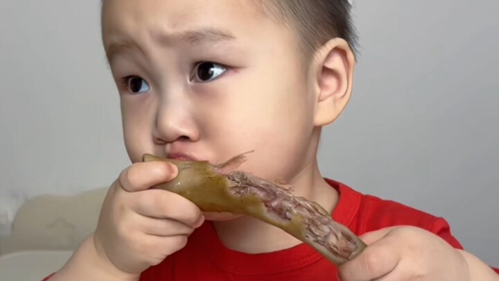 ลูกมนุษย์กินข้าวแบบดื่มด่ำ
