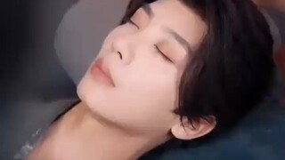โปรแกรมเมอร์หนุ่มจากยุคปัจจุบันบังเอิญทะลุมิติมาอยู่ในร่างบัณฑิตหนุ่มผู้ล้มเหลว