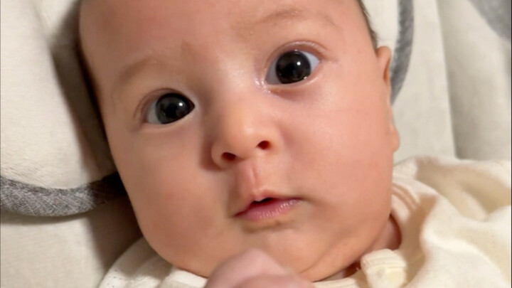 Roti kecil atau pizza kecil?