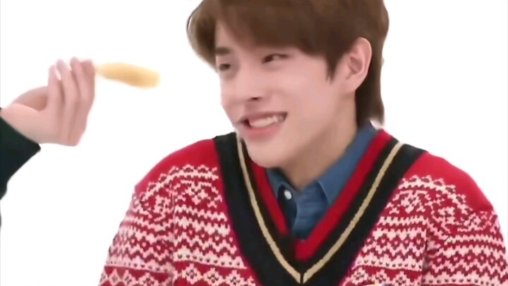 【Shen Zailun】Gou Gou: Aaaah~ Jangan sentuh telinga Gou Gou~!