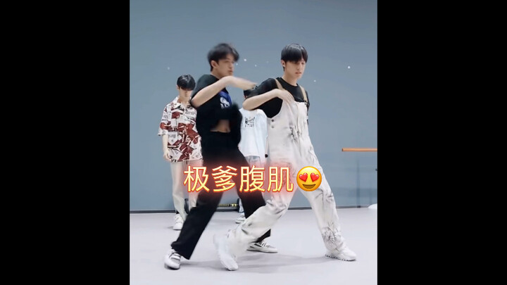 【Zhang Ji】Beberapa ayah Zhang yang menari sangat tampan, belum lagi otot perut sang ayah Zhang