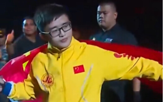 As expected, people who wear glasses always have a surprising side. I thought it was an Arena of Val