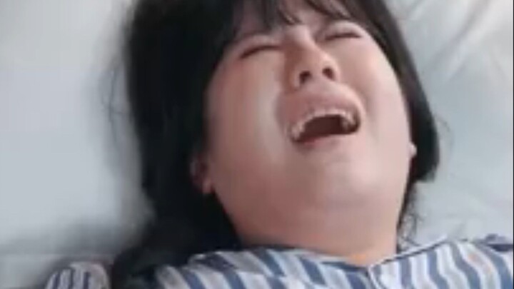 ฉันอยู่ล่างสาวอ้วน 100 กิโลกรัม