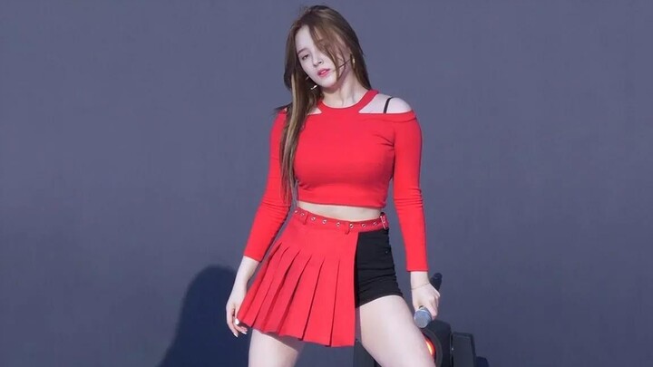 The wind blows the hair and squints! MOMOLAND - Bboom Bboom: Nancy straight shot with subtitles 1905