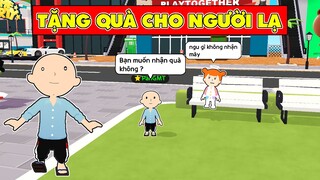 PLAY TOGETHER | PanGMT TẶNG QUÀ CHO NGƯỜI LẠ