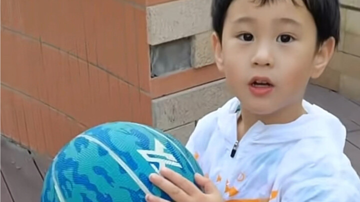 Looks like Mario really wants a little sister—so he’s got Grandma pretend to be his “little sister” 