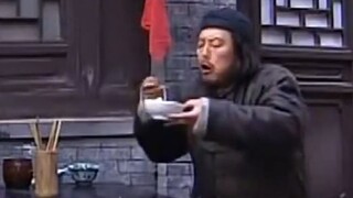 五爷吃炸豆腐是真讲究，没有卤虾油就不吃，看着那叫一个香！