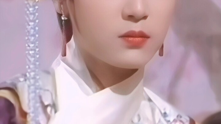 لا يمكن إلقاء اللوم كله على لونغ كيدو! مع هكذا مظهر، اختياره لا يرتبط كثيرًا بما إذا كان يرتدي اللون