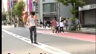 艺声 银赫 在东京街头跳舞