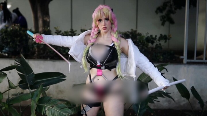 Những cos hấp dẫn tại triển lãm truyện tranh (các đoạn cắt ghép tại triển lãm truyện tranh nước ngoà