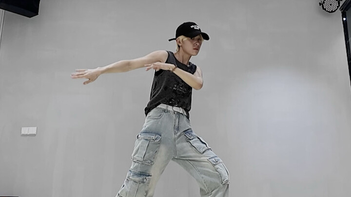 لقد تعلم لوسيفر، اليوم سأجرب حذاءً (نسخة صعبة للغاية)