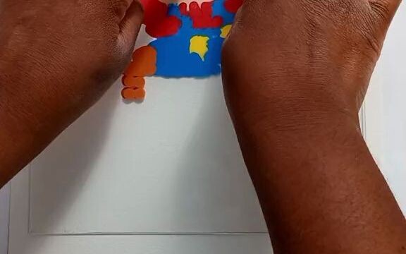 Não: Đã học xong rồi. Tay: Cái gì đây vậy?