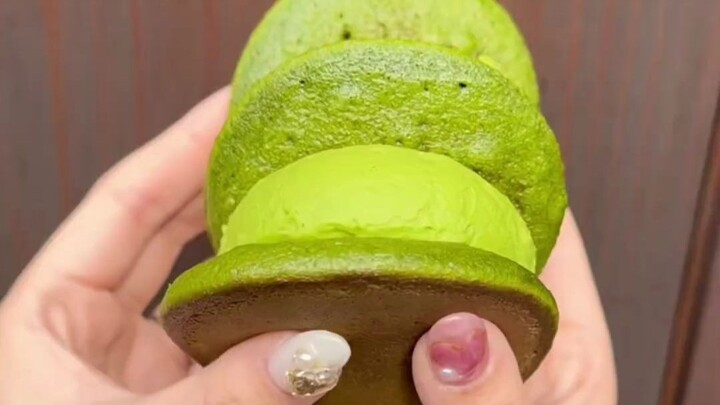 The ice cream in the middle is just amazing!