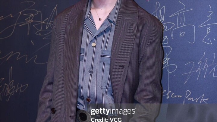 لا يغازل كوريا ولا يغازل اليابان، فقط يغازل الوسامة