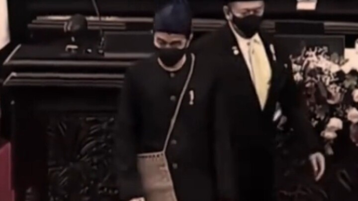 menghormati buat presiden jokowi widodo yang sudah berjuang 🥲