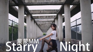 The long-legged girl danced to Starry Night
