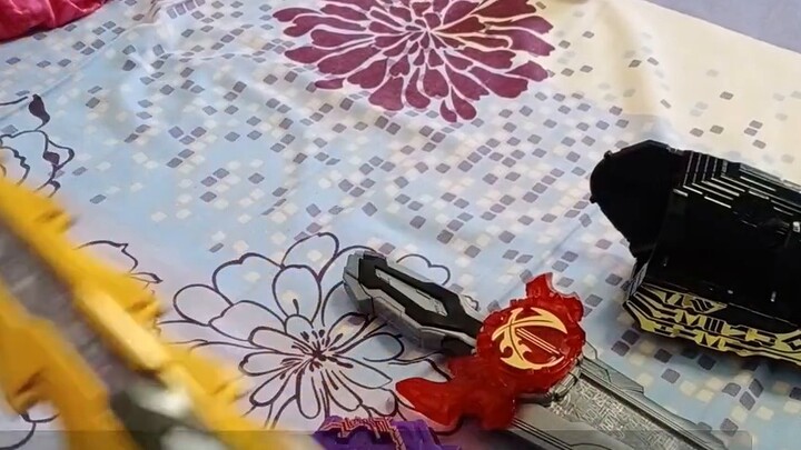 Tôi thực sự đã đặt Moondark Sword vào Holy Sword Drive. . . lái xe trong đêm trăng