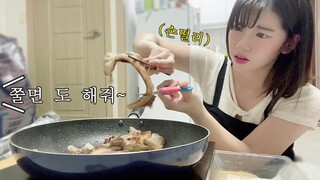 Waifu material makes Korean BBQ and spicy noodles with oden soup
