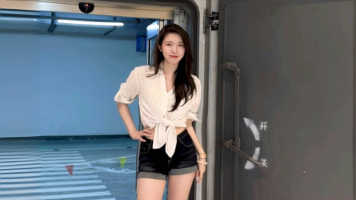 มาให้ทุกคนดูสัดส่วนรูปร่างของคนใส่รองเท้าเบอร์ 190 กันเลย!