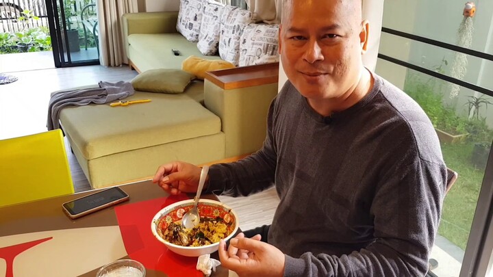 คั่วแห้งกบคลุกข้าวไข่ดาว