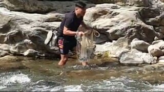 cast netting in Nepal | himalayan trout fishing with handmade cast net |