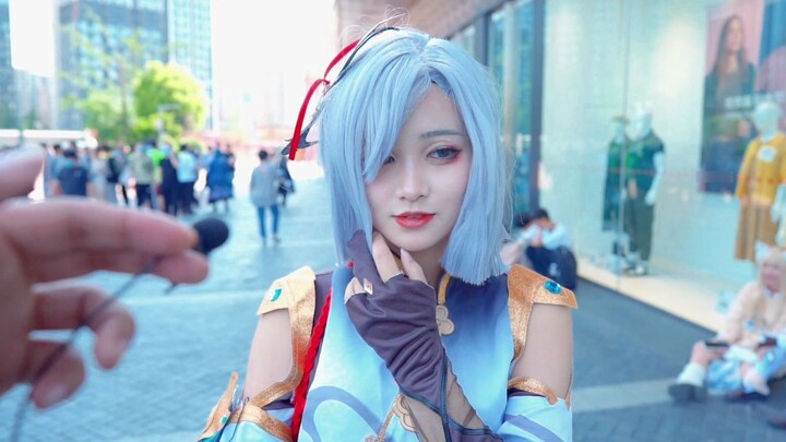 UP memberi penonton Q kontak coser di Comic Con