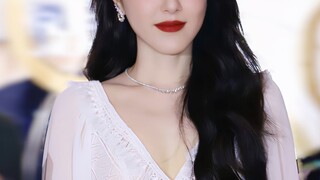 Oh my god...I totally understand why Cecilia Cheung was stunned by her!!