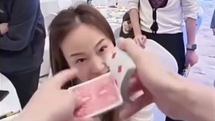 【เว้ยบุค TV】ถ้าคุณเครียดมาก ก็ลองนึกถึงสามีกับลูกของผู้หญิงคนนี้สิ