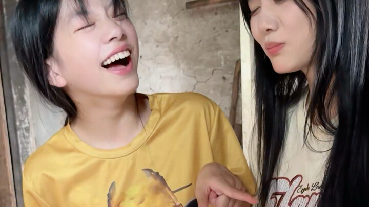 Sehari Merawat Adik Perempuan dengan Atrofi Otak Kecil oleh Seorang Gadis Kelahiran 2006