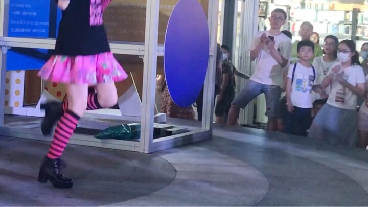 【Long Island Iced Tea/ROKI】Shocked! ! A 14-year-old girl is dancing house dance on the street!