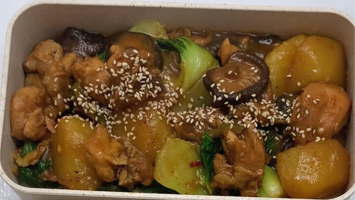 My girlfriend is having braised chicken with rice today.