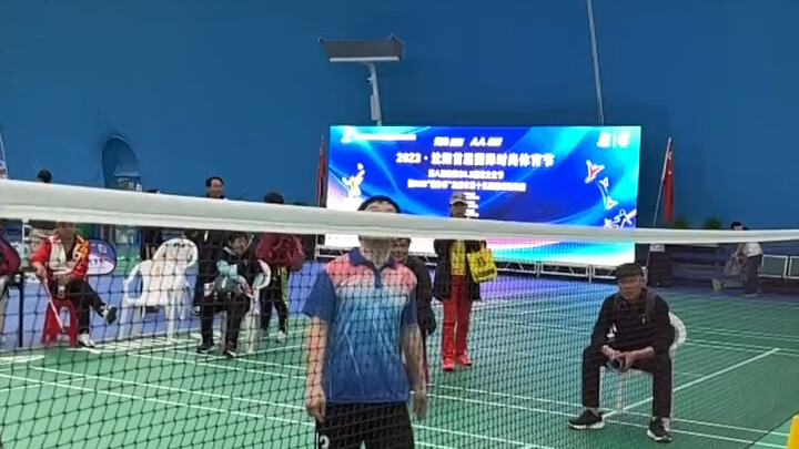 见过这样踢毽子的吗